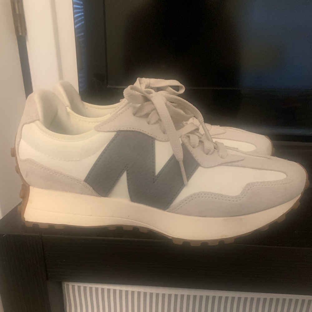 COPY - New Balance 327 Sneakers
